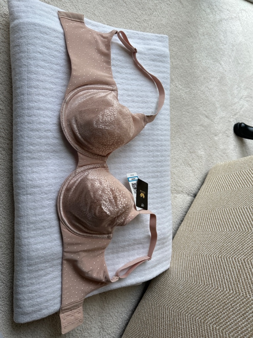 WACOAL Nude Blush Underwire Bra. 32DDD NWT Purchased at Nordstrom.